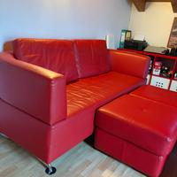Divano 2 posti con pouf - colore rosso