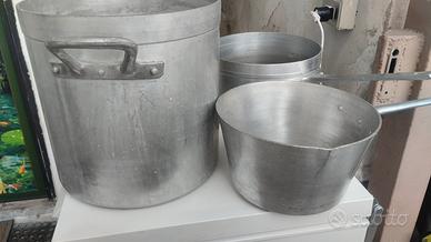3 pentoloni di grosse dimensioni 