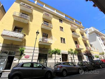 3 LOCALI A VICO EQUENSE