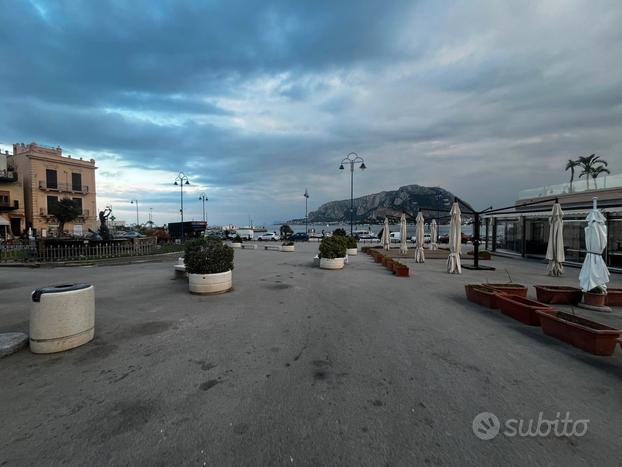 4 vani pochi passi dalla piazza di Mondello