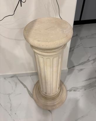 Colonna in pietra leccese