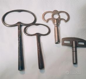 4 chiavi da carica orologi antichi 