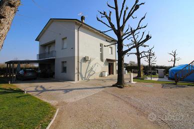 VILLA SINGOLA A FABBRICO