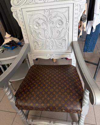 Trono