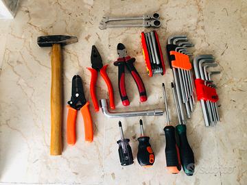 Set attrezzi utensili vari pinze chiavi martello