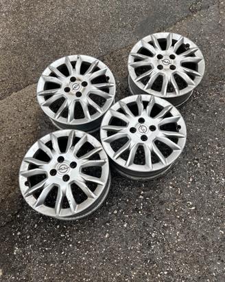 4 cerchi in lega Opel da 16”