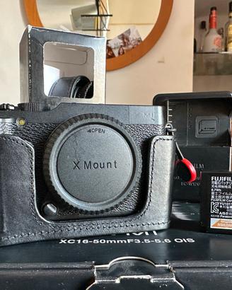 Fujifilm x-m1 + Batteria, Carica batteria e Case