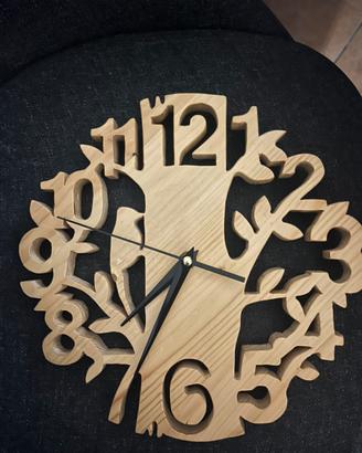 Orologio in legno artigianale intagliato