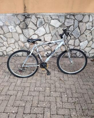 Mtb bicicletta Mountain bike