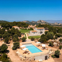 Tenuta con 10 posti letto e piscina in esclusiva