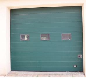 PORTONE A BASCULANTE IN LAMIERA GOFFRATA