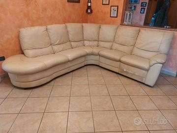 Divano ad angolo in pelle