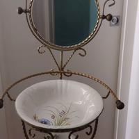 Toletta in ceramica e ferro battuto vintage