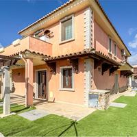 Villa unifamiliare con giardino su quattro lati