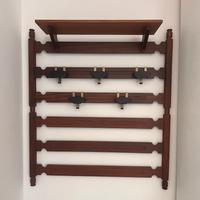 Appendiabiti da parete in legno con mensola