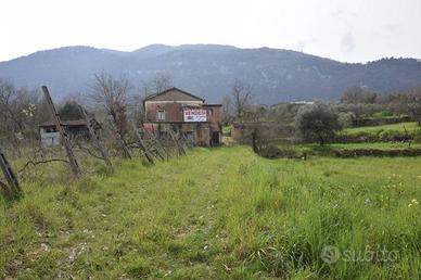Rustico / Casale di 190 m² con 4 locali a Esperia