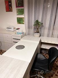 Tavolo professionale con aspiratore integrato