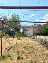 A Giarre vendita terreno con fabbricato da ristrut
