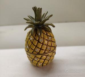 Incantevole portagioie antico a forma di ananas