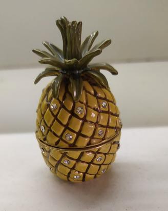 Incantevole portagioie antico a forma di ananas