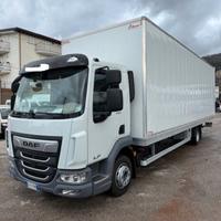 Autocarro DAF LF 230 furgonato con sponda