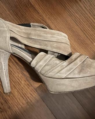 Scarpa intrecciata con plateau beige
