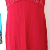 Vestitino rosso elegante con strass e pizzo.