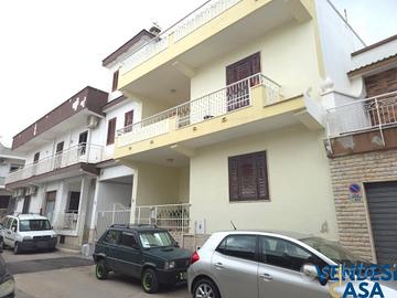 CASA INDIPENDENTE CON BOX AUTO ZONA POSTA CANNETO