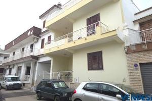 CASA INDIPENDENTE CON BOX AUTO ZONA POSTA CANNETO