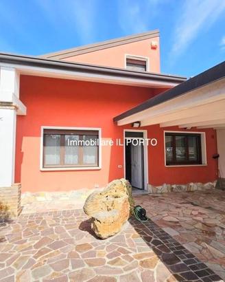 Villa di 180 m² con 5 locali a Lagosanto