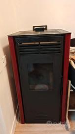 Stufa a pellet ventilata Invicta 7.3 kW - Rossa Bo