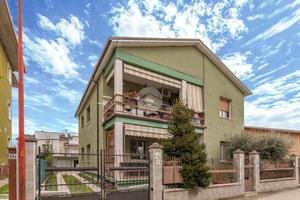 PORZIONE DI BIFAMILIARE A BUSSOLENGO