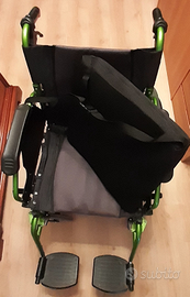 Carrozzina per adulti non deambulanti