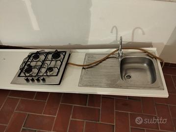 lavastoviglie, cappa, lavello inox e piano cottura