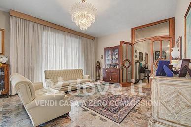 Appartamento di 250 m² con più di 5 locali a Squin