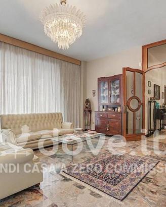 Appartamento di 250 m² con più di 5 locali a Squin