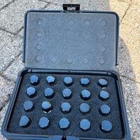 Dadi neri lucidi per cerchi originali Range Rover