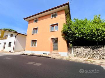 CASA SEMINDIPENDENTE A CAMPOFORMIDO