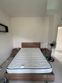 stanza da letto con materasso