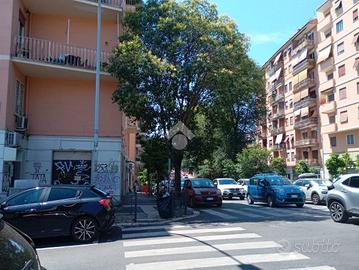 NEGOZIO A ROMA