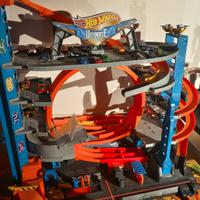 hot wheels vari accessori, garage e circa 50 macch