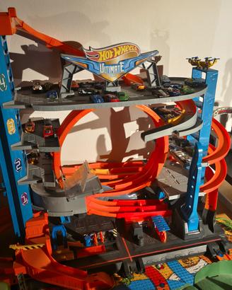 hot wheels vari accessori, garage e circa 50 macch