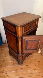 Comodino vintage in legno intarsiato