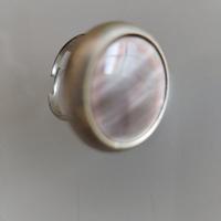 Anello effetto madreperla