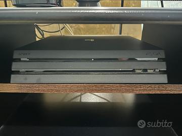 PlayStation 4 PRO, 2 controller