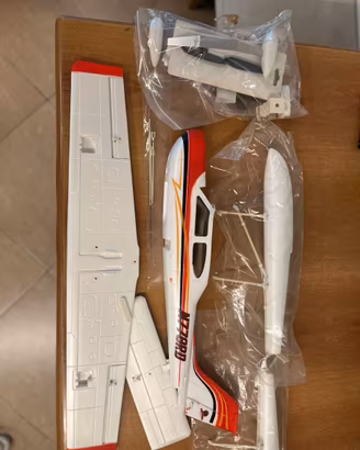 Aeromodello RC Cessna 177 Nicesky Model KIT