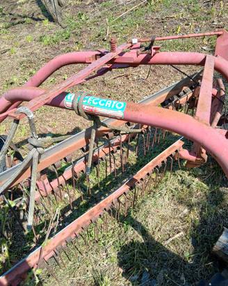 Voltafieno ceccato e aratro doni