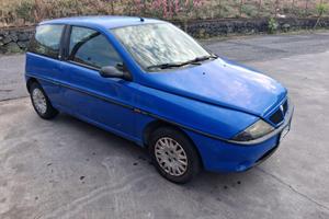Lancia y elefantino blu