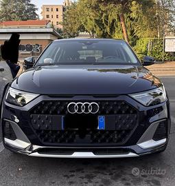 Audi A1 Citycarver Nero-blu