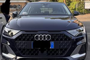 Audi A1 Citycarver Nero-blu